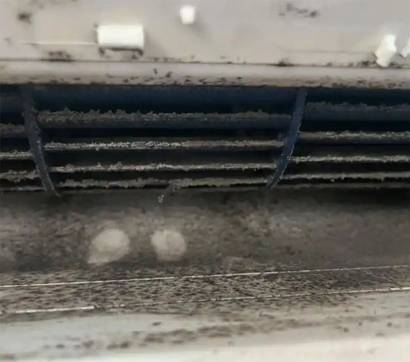 河池空调吹的风有股烧焦味是怎么回事